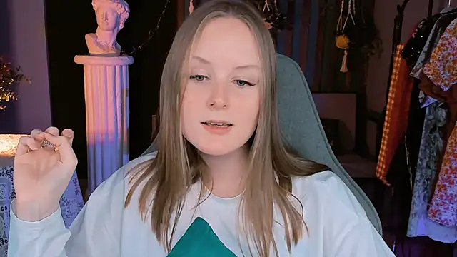 VivienLeeigh online show from December 28, 2024, 7:11 pm