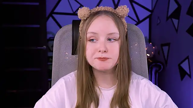 VivienLeeigh online show from February 13, 2025, 4:17 pm