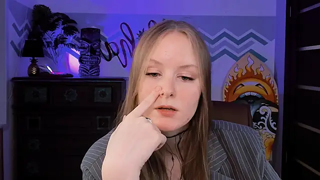 VivienLeeigh online show from February 23, 2025, 12:16 pm