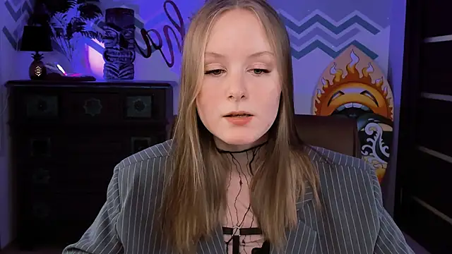 VivienLeeigh online show from February 23, 2025, 3:18 pm