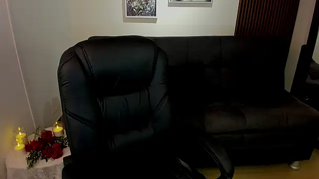 crimson tati  online show from September 27, 2025, 3:55 am