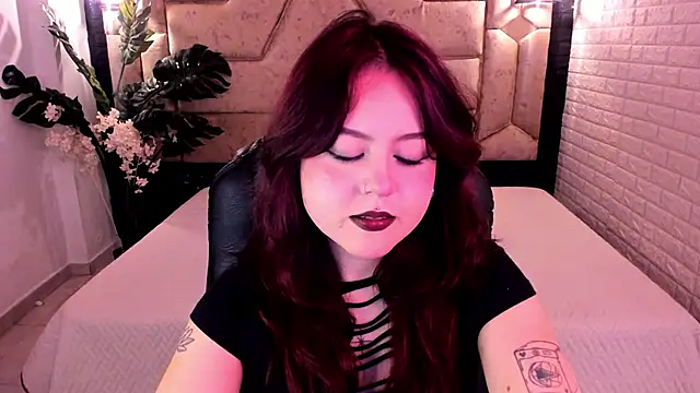 Snapshot of crimson_tati_ chatting on May 2, 2026, 5:23 am crimson tati online show from May 2, 2026, 5:23 am