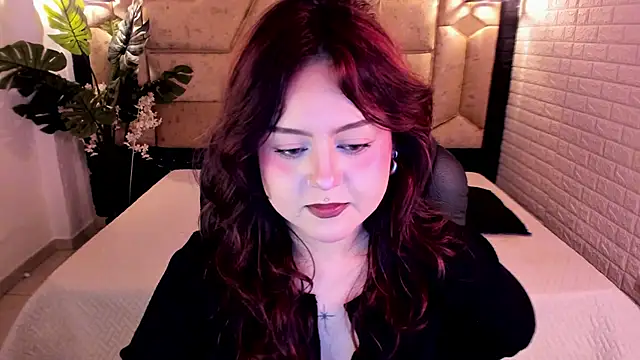 Snapshot of crimson_tati_ chatting on May 23, 2026, 5:23 am crimson tati online show from May 23, 2026, 5:23 am