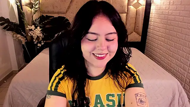 Snapshot of crimson_tati_ chatting on July 23, 2026, 1:31 pm crimson tati online show from July 23, 2026, 1:31 pm