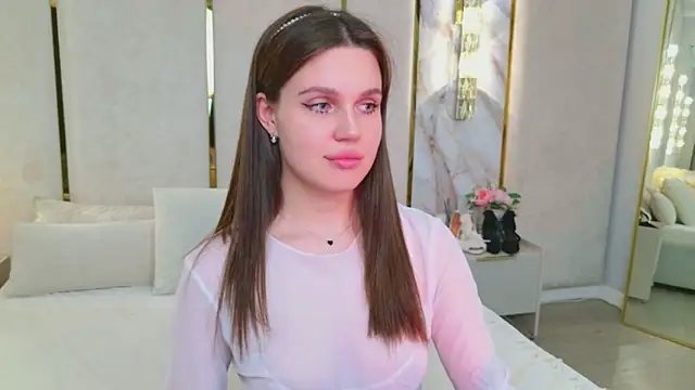 RihannaRose online show from April 15, 2026, 7:58 pm