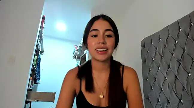 Snapshot of AriaMontgomery chatting on December 20, 2024, 11:26 pm AriaMontgomery online show from December 20, 2024, 11:26 pm