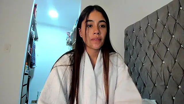 Snapshot of AriaMontgomery chatting on December 22, 2024, 6:17 am AriaMontgomery online show from December 22, 2024, 6:17 am