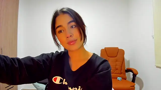 Snapshot of AriaMontgomery chatting on February 24, 2025, 5:00 am AriaMontgomery online show from February 24, 2025, 5:00 am