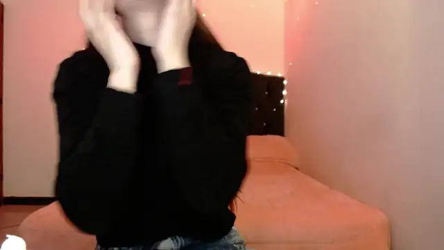 holy juli online show from March 28, 2026, 3:06 am