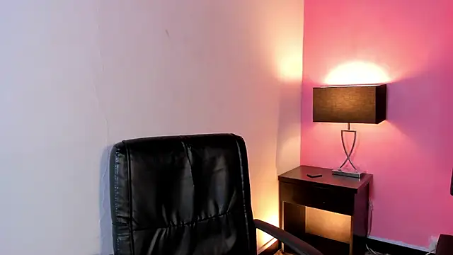 Lily Miiller online show from February 27, 2025, 9:25 pm