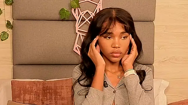 Lily Miiller online show from October 23, 2025, 8:51 pm