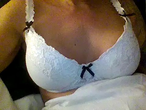 Snapshot of Fiesty_findom40 chatting on December 7, 2024, 10:17 pm Fiesty findom40 online show from December 7, 2024, 10:17 pm