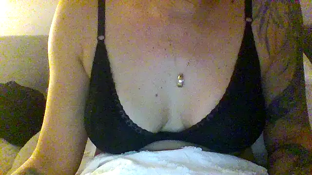 Snapshot of Fiesty_findom40 chatting on December 22, 2024, 7:10 pm Fiesty findom40 online show from December 22, 2024, 7:10 pm