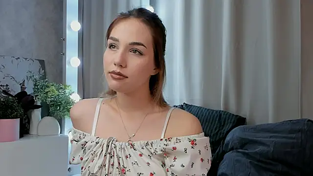 Tate Angel online show from September 17, 2025, 6:20 pm