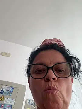 Sharongirl07 online show from November 19, 2025, 3:45 pm