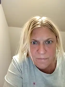 Snapshot of Playmate86 chatting on December 11, 2024, 10:58 am Playmate86 online show from December 11, 2024, 10:58 am