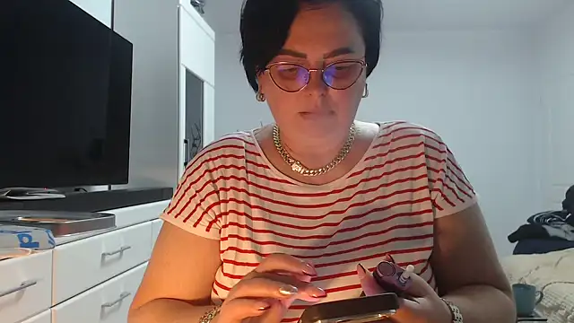 Amandamuller1982 online show from April 6, 2026, 9:38 pm