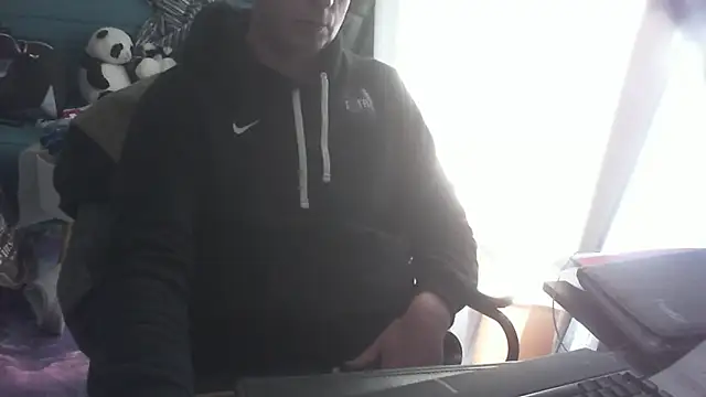 shyfrenchcock1 online show from April 7, 2026, 8:26 am