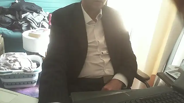 shyfrenchcock1 online show from May 18, 2026, 12:22 pm