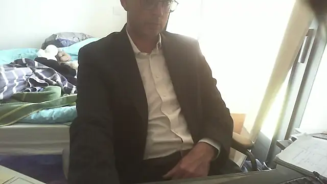 shyfrenchcock1 online show from May 26, 2026, 12:23 pm