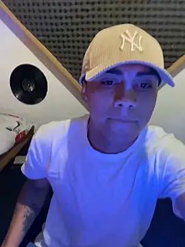 SkinnyHot444 online show from February 8, 2025, 12:28 am