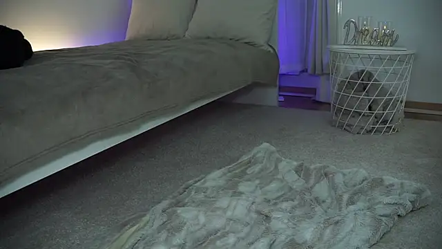 ZoeeZolton online show from February 11, 2025, 9:03 pm