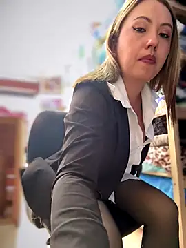 VIOLETA-25  online show from December 20, 2025, 4:25 pm