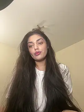 Snapshot of Sweet_Khalifa_ chatting on February 2, 2025, 3:39 pm Sweet Khalifa  online show from February 2, 2025, 3:39 pm