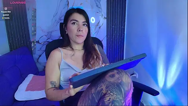 luccianagreyy online show from April 15, 2026, 12:01 pm