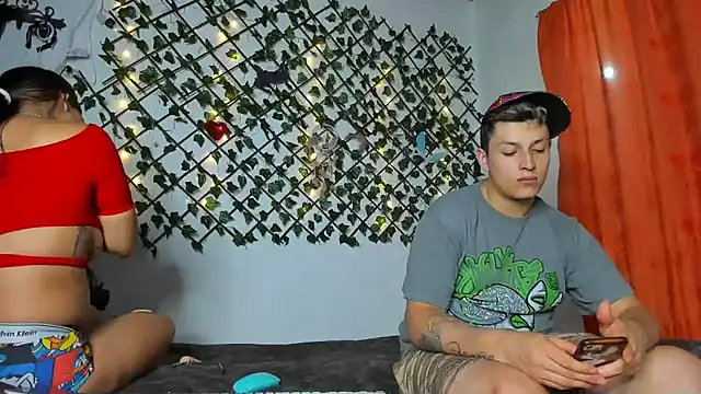 Snapshot of ethanandbrianna chatting on December 17, 2024, 2:44 am ethanandbrianna online show from December 17, 2024, 2:44 am