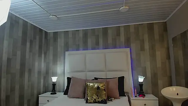 HazelMoret online show from February 11, 2025, 11:54 am