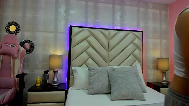 HazelMoret online show from September 17, 2025, 11:34 am