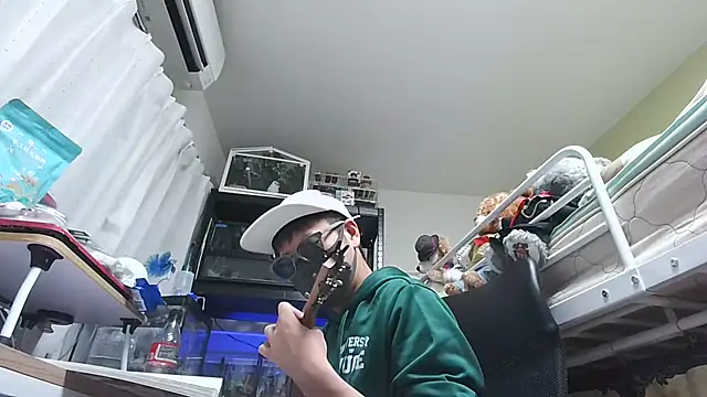 Snapshot of Owl1216 chatting on December 23, 2024, 2:07 pm Owl1216 online show from December 23, 2024, 2:07 pm