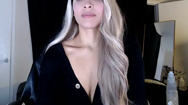 liadivina online show from March 5, 2025, 7:05 am