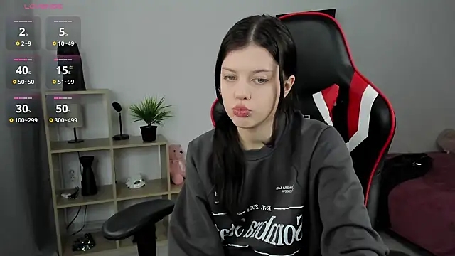 Snapshot of Este_Glen chatting on December 6, 2024, 12:56 am Este Glen online show from December 6, 2024, 12:56 am