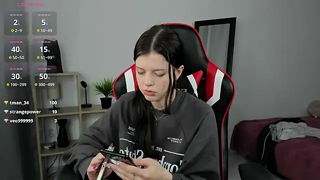 Snapshot of Este_Glen chatting on December 6, 2024, 4:03 am Este Glen online show from December 6, 2024, 4:03 am