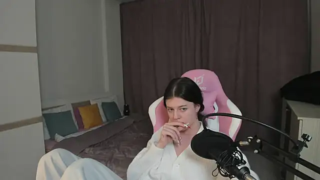 Snapshot of Este_Glen chatting on December 31, 2024, 3:55 am Este Glen online show from December 31, 2024, 3:55 am