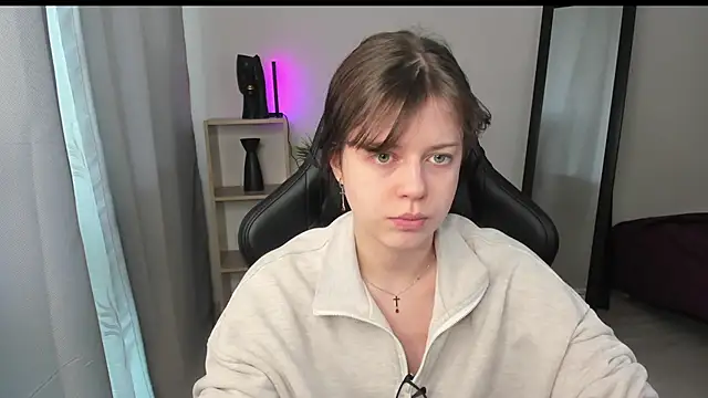 Snapshot of Este_Glen chatting on March 9, 2025, 11:58 am Este Glen online show from March 9, 2025, 11:58 am