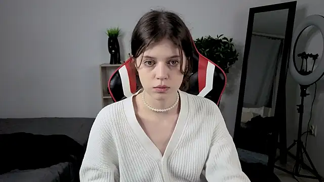 Snapshot of Este_Glen chatting on October 21, 2025, 9:15 pm Este Glen online show from October 21, 2025, 9:15 pm