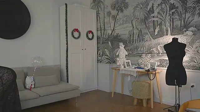 Snapshot of solar_bella chatting on December 29, 2024, 2:10 pm solar bella online show from December 29, 2024, 2:10 pm