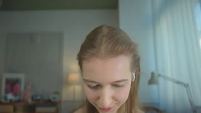 Snapshot of solar_bella chatting on February 19, 2025, 2:12 pm solar bella online show from February 19, 2025, 2:12 pm