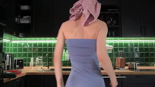 Snapshot of solar_bella chatting on February 8, 2026, 4:27 am solar bella online show from February 8, 2026, 4:27 am