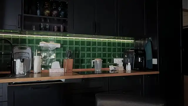 Snapshot of solar_bella chatting on March 1, 2026, 4:25 am solar bella online show from March 1, 2026, 4:25 am