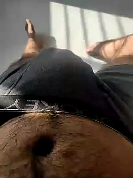 themostnaughtiestguyy online show from November 10, 2025, 3:05 am