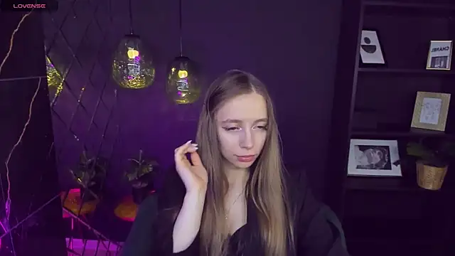 OliviaGentle online show from December 17, 2024, 3:50 am