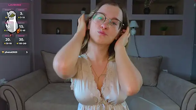 LinaCristonsen online show from October 29, 2025, 1:35 pm