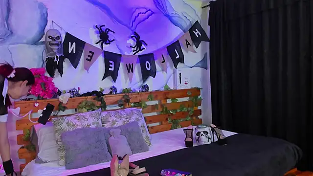 Perla Franco online show from October 10, 2025, 5:06 am