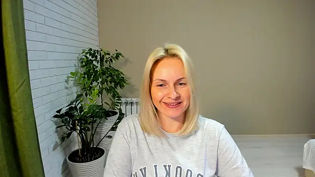 Snapshot of Alicee_Gracee chatting on January 26, 2025, 6:37 pm Alicee Gracee online show from January 26, 2025, 6:37 pm