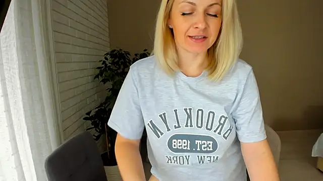 Snapshot of Alicee_Gracee chatting on February 3, 2025, 7:51 am Alicee Gracee online show from February 3, 2025, 7:51 am