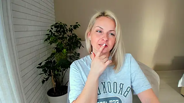 Snapshot of Alicee_Gracee chatting on February 3, 2025, 10:58 am Alicee Gracee online show from February 3, 2025, 10:58 am